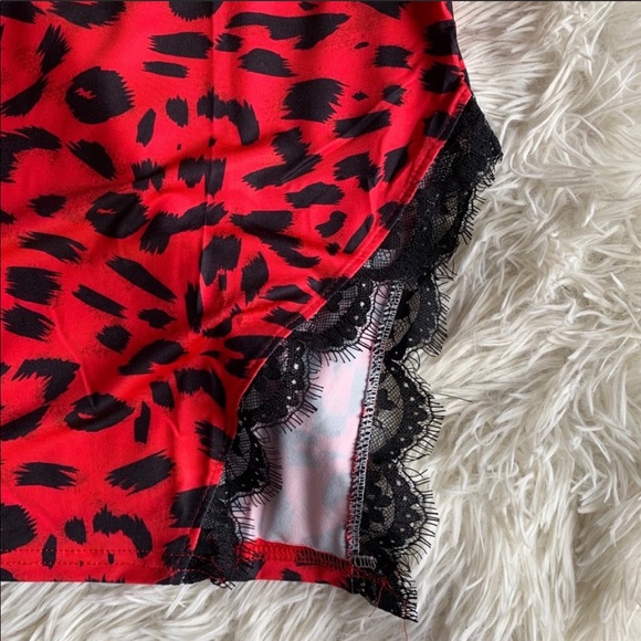 Red V Neck Lace Slit Thigh Leopard Mini Dress - Picture 4 of 6